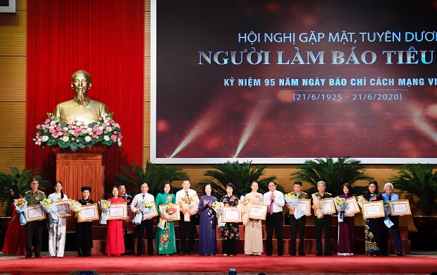 Kỷ niệm 95 năm Ngày Báo chí cách mạng Việt Nam:  Lan tỏa tình yêu nghề